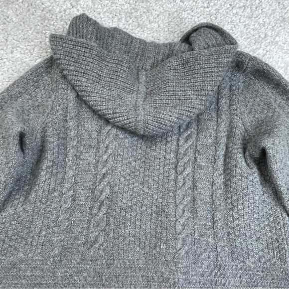 Vineyard Vines Cable Knit Hooded
Cardigan Large. Lambswool/Alpaca Style #2E0317. - Picture 7 of 13